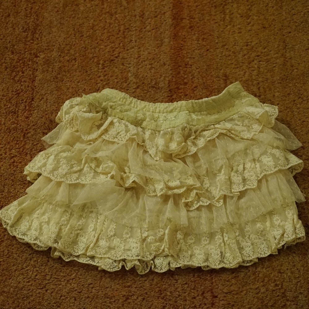 Ruffled Tier Lace Creme Skirt